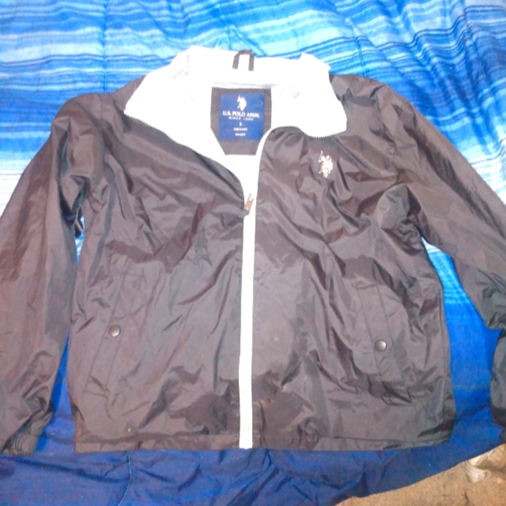 Size L polo windbreaker. Do not ship anything.